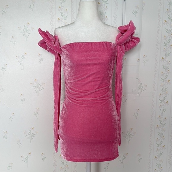 Sugar Thrillz Dresses & Skirts - Sugar Thrillz Dolls Kill ‘PRETTY PERFECTION’ Pink Velvet Dress Gloves SET NWT XL